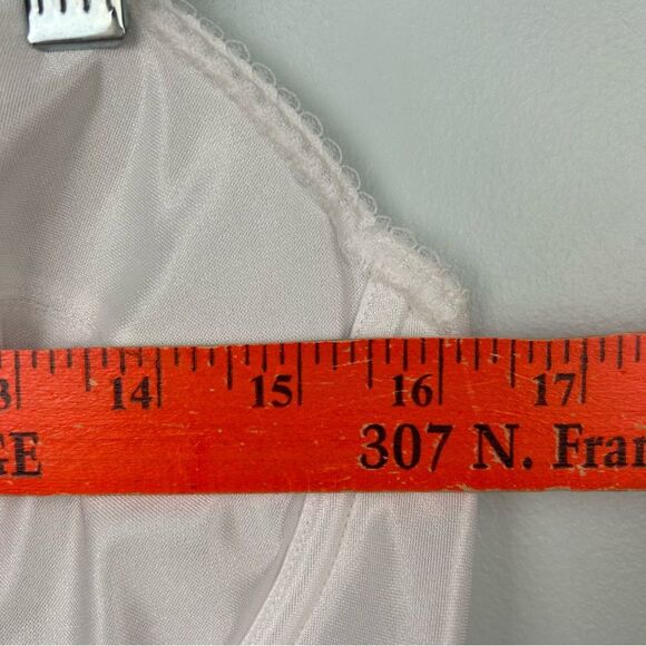 Elegant White Bustier Top - Picture 7 of 16